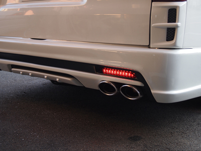 ハイエース リフレクター LED